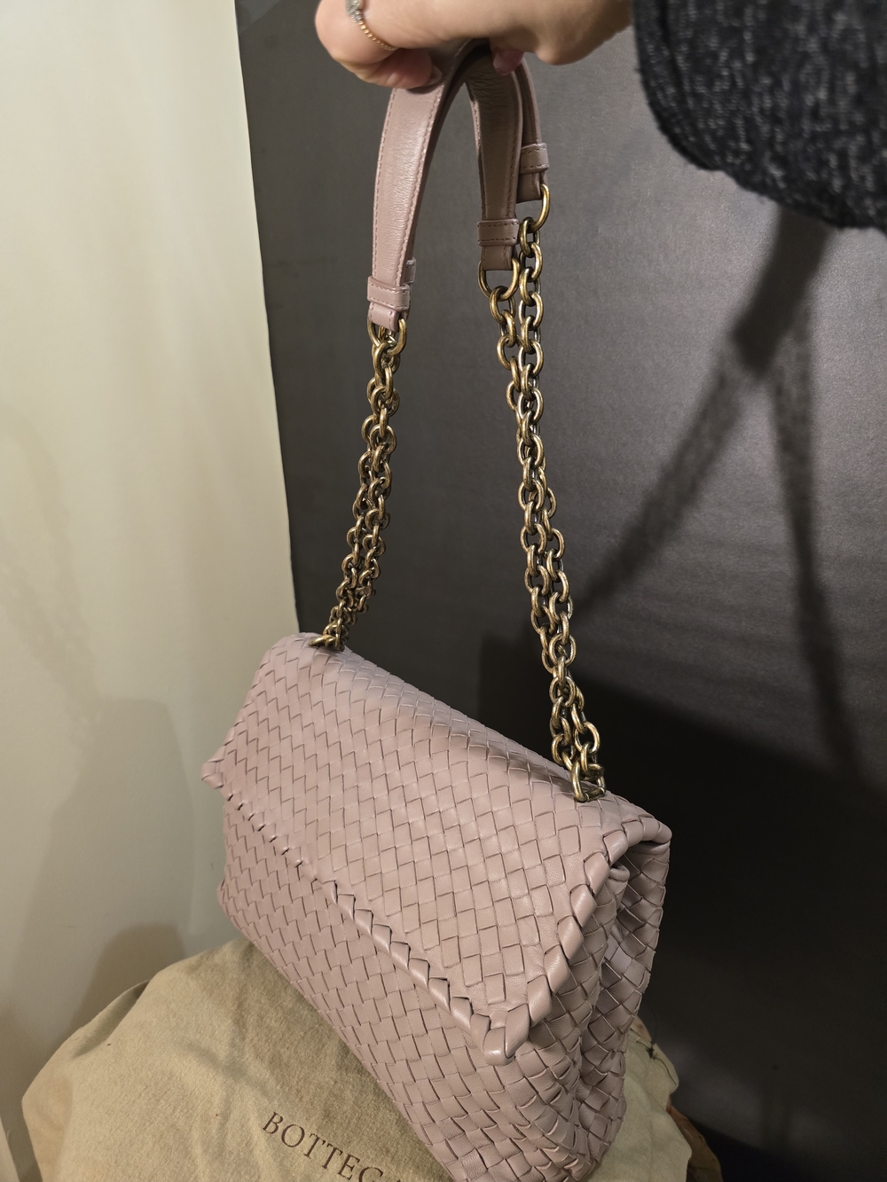 💯 Authentic Bottega Veneta Mauve Intrecciato Leather Bag Gold Chain w/COA - Picture 12 of 16